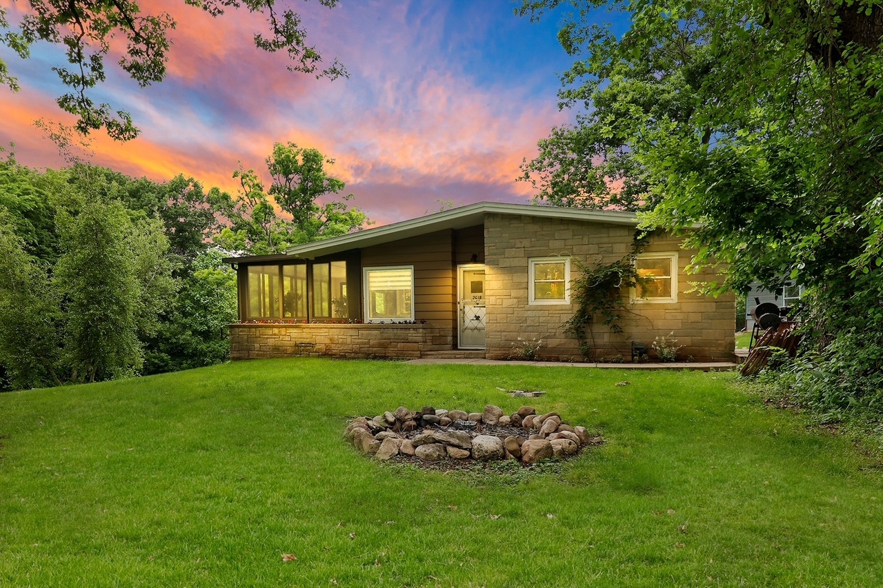 茶 ari*san 2618 Apache Trl, McHenry, IL 60051 | Redfin