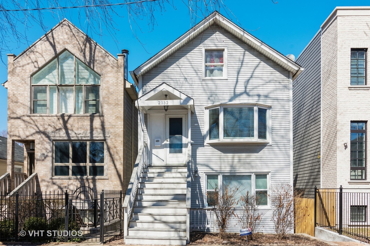 2132 W Barry Ave, Chicago, IL 60618 | MLS# 10562800 | Redfin