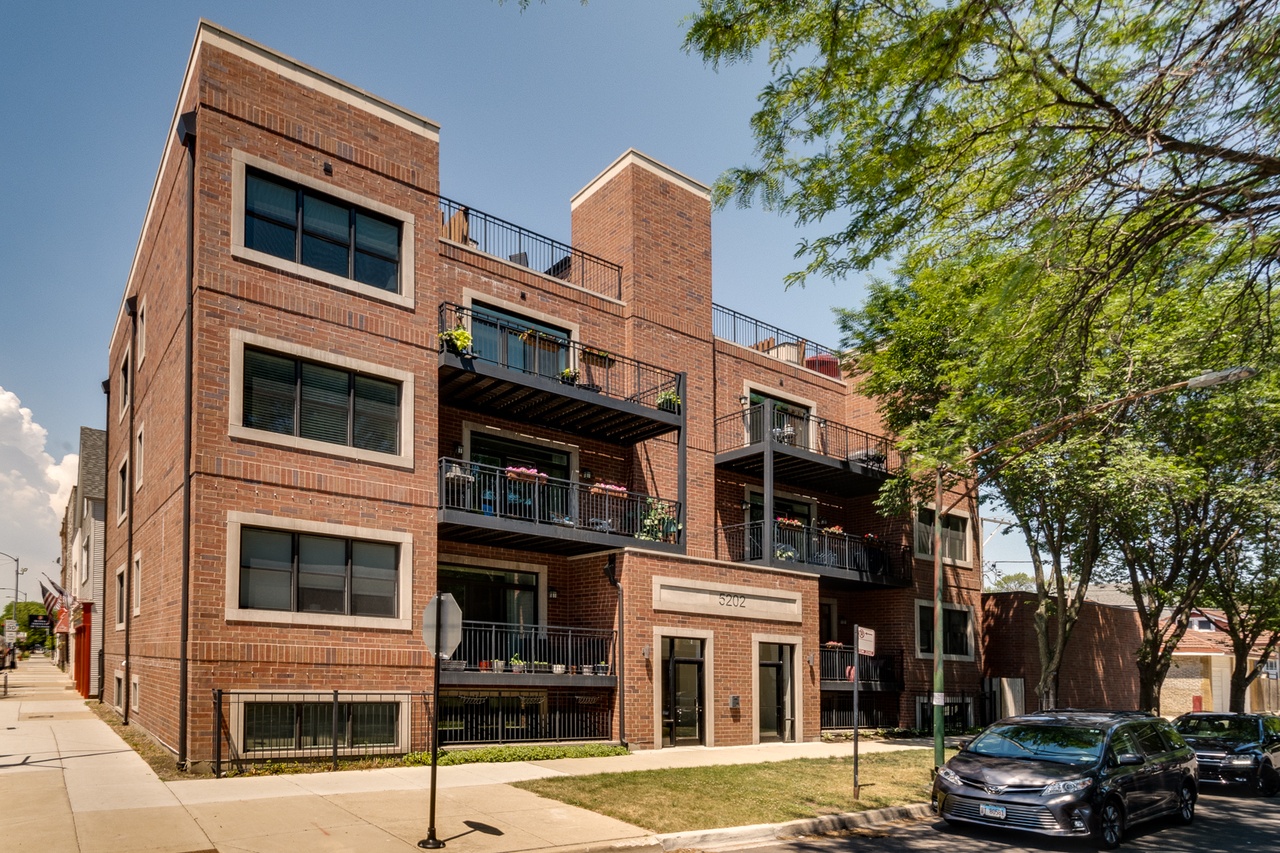 5202 N Oakley Ave Unit 3S, Chicago, IL 60625 | MLS# 11145810 | Redfin