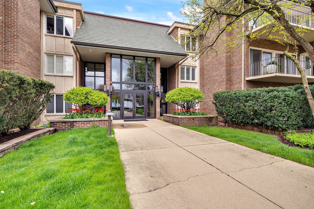 Redfin Oak Brook