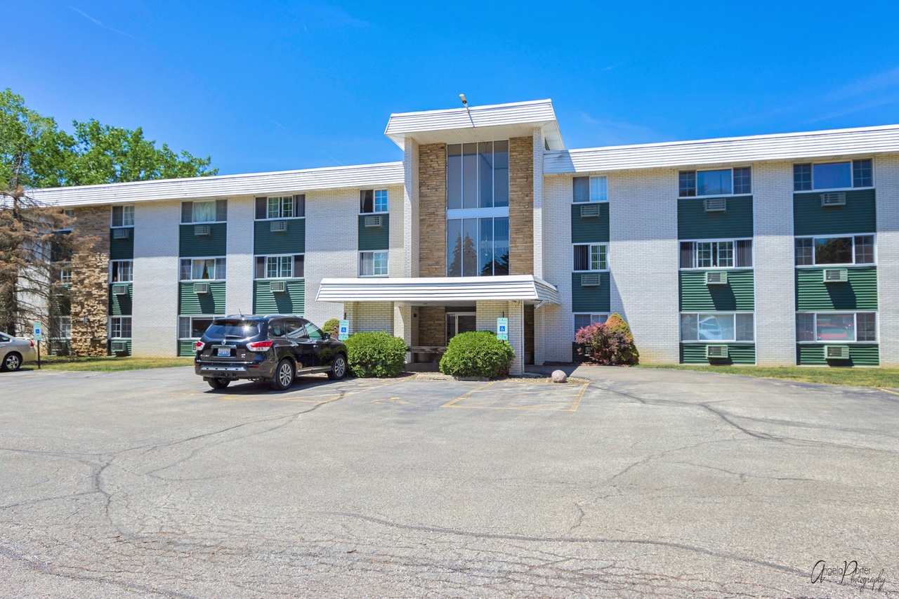 375 W Winchester Rd #104, Libertyville, IL 60048 | MLS ...
