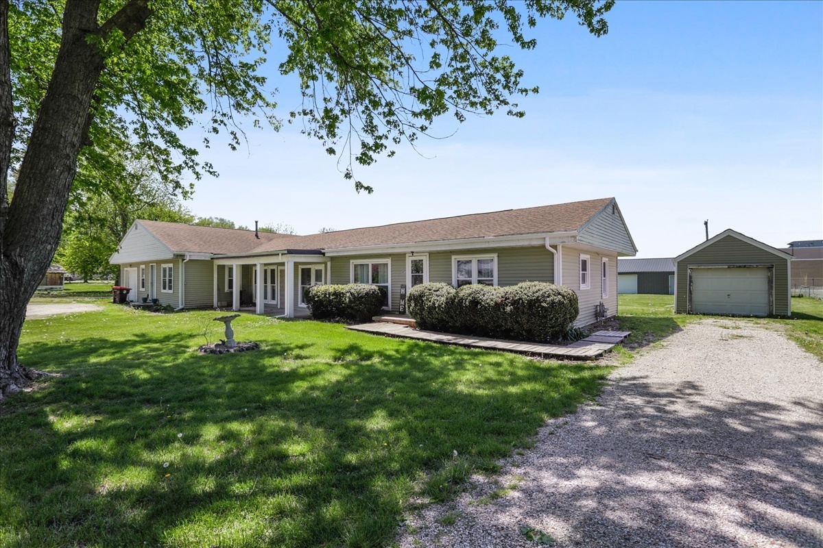 403 S Vine St, Heyworth, IL 61745 Redfin