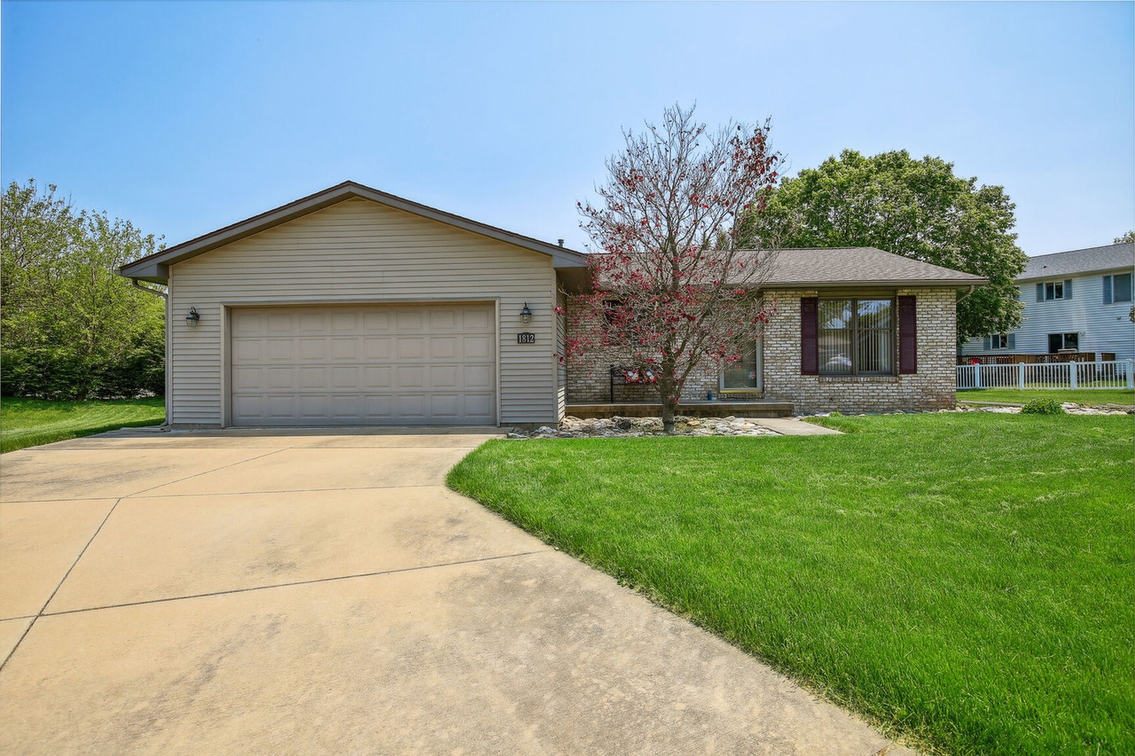 1812 Lyndhurst Dr, Savoy, IL 61874 | MLS# 11784894 | Redfin