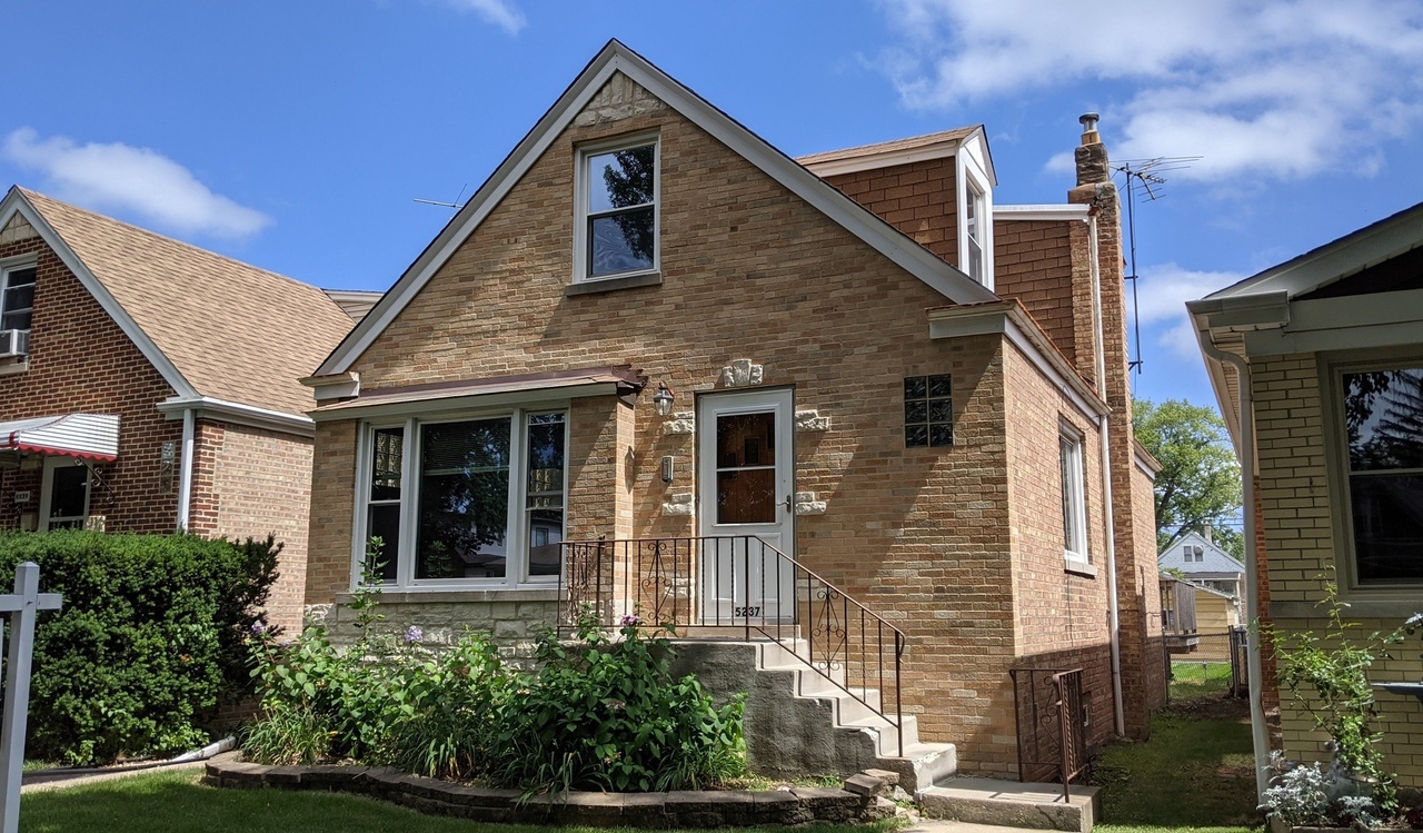 5237 N Mobile Ave, Chicago, IL 60630