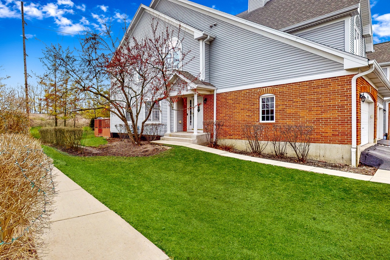 1645 W Ethans Glen Dr, Palatine, IL 60067