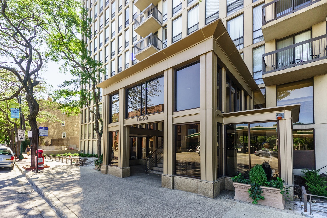 1660 North Lasalle
