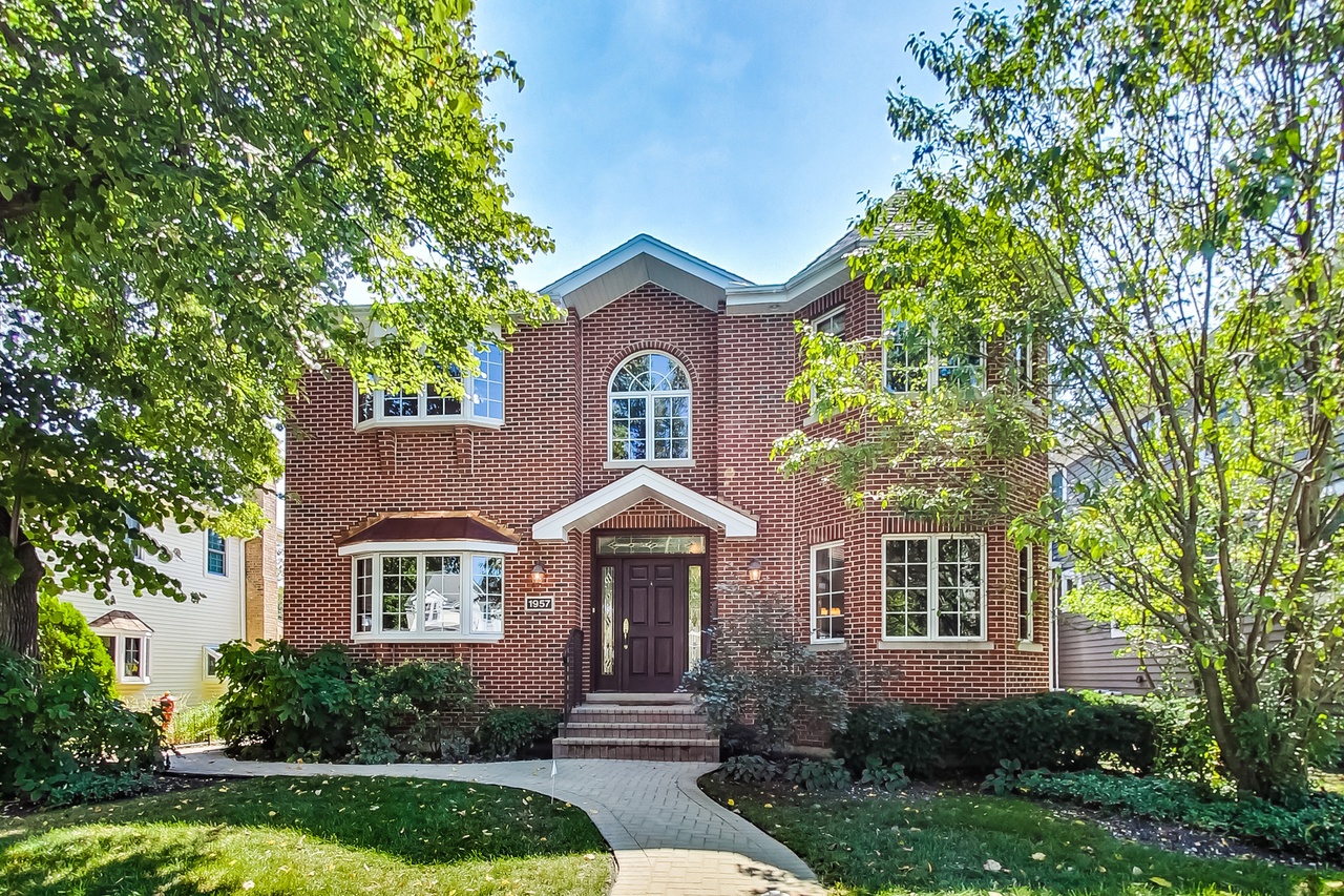 1957 Dewes St, Glenview, IL 60025 | MLS# 11622937 | Redfin