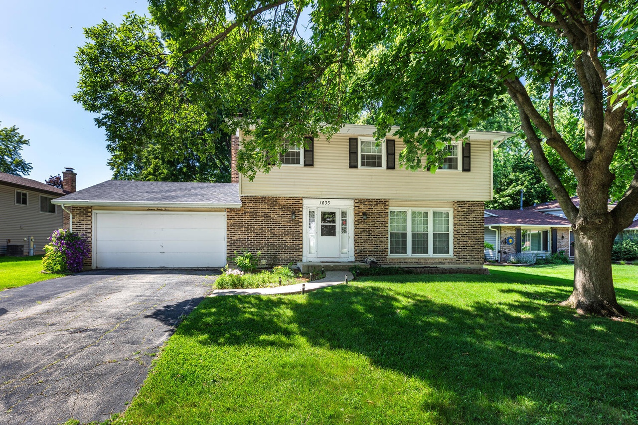 1633 Clyde Dr, Naperville, IL 60565 | MLS# 12075940 | Redfin