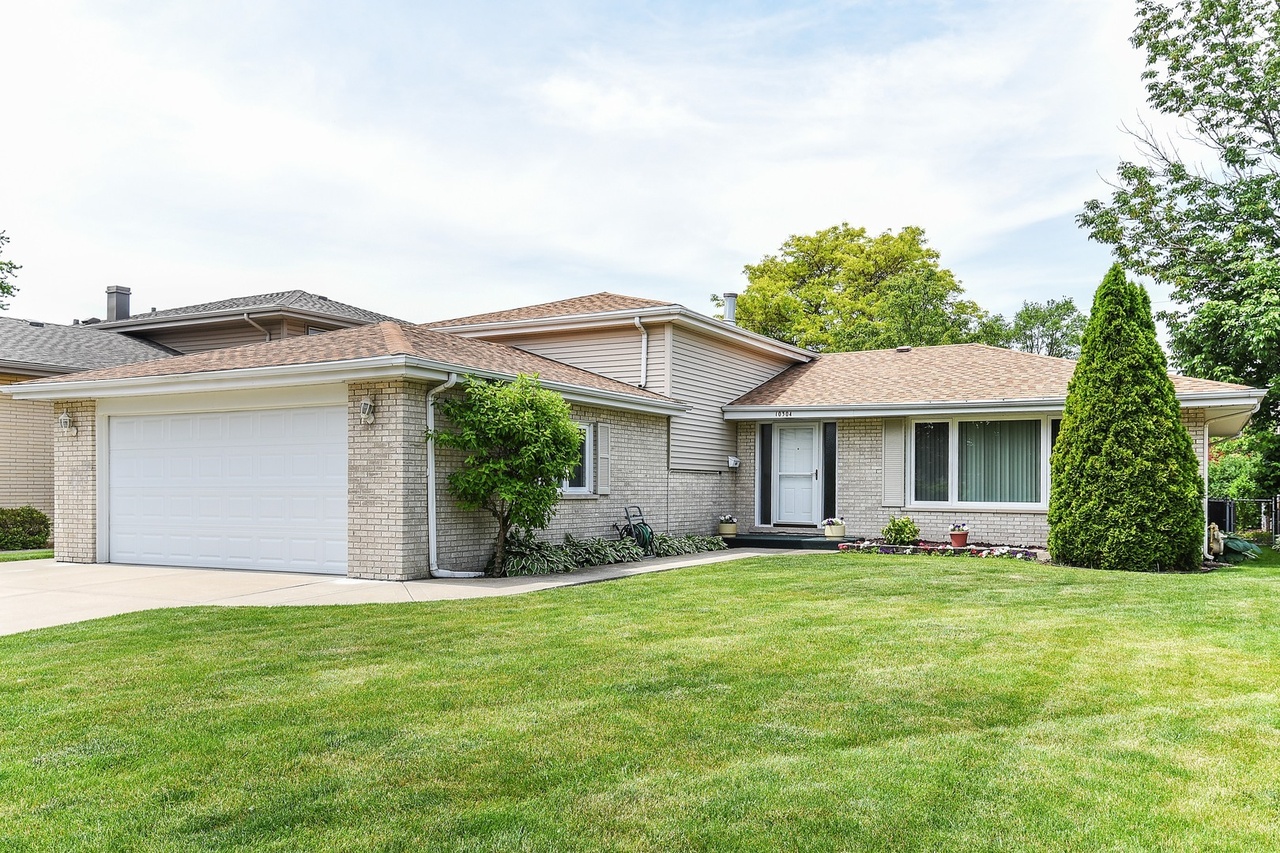 10304 Cook Ave, OAK LAWN, IL 60453 MLS 09654947 Redfin