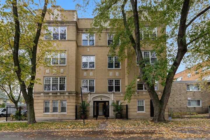 7302 N Wolcott Ave #102, Chicago, IL 60626