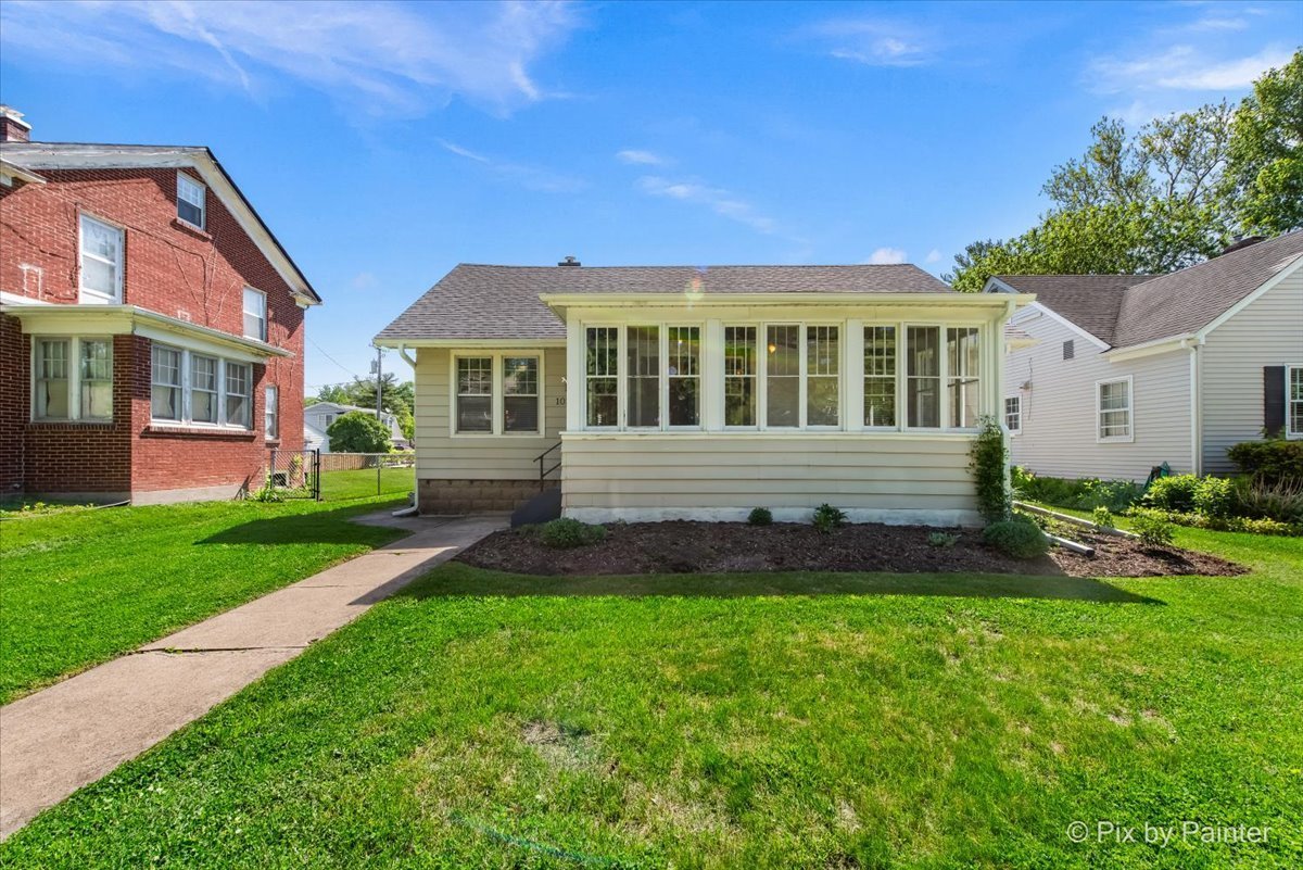 1020 S 4th St, St. Charles, IL 60174 | MLS# 12410960 | Redfin