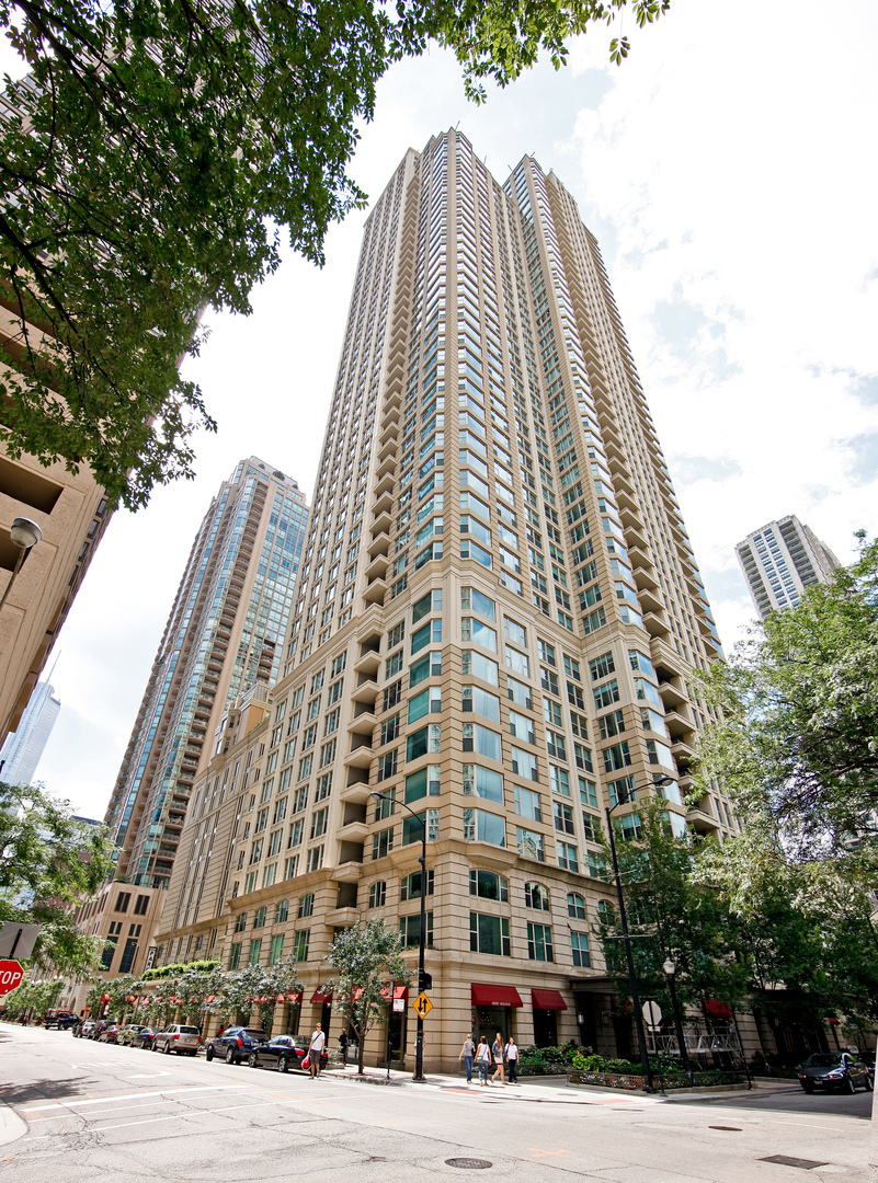25 E Superior St Chicago Il