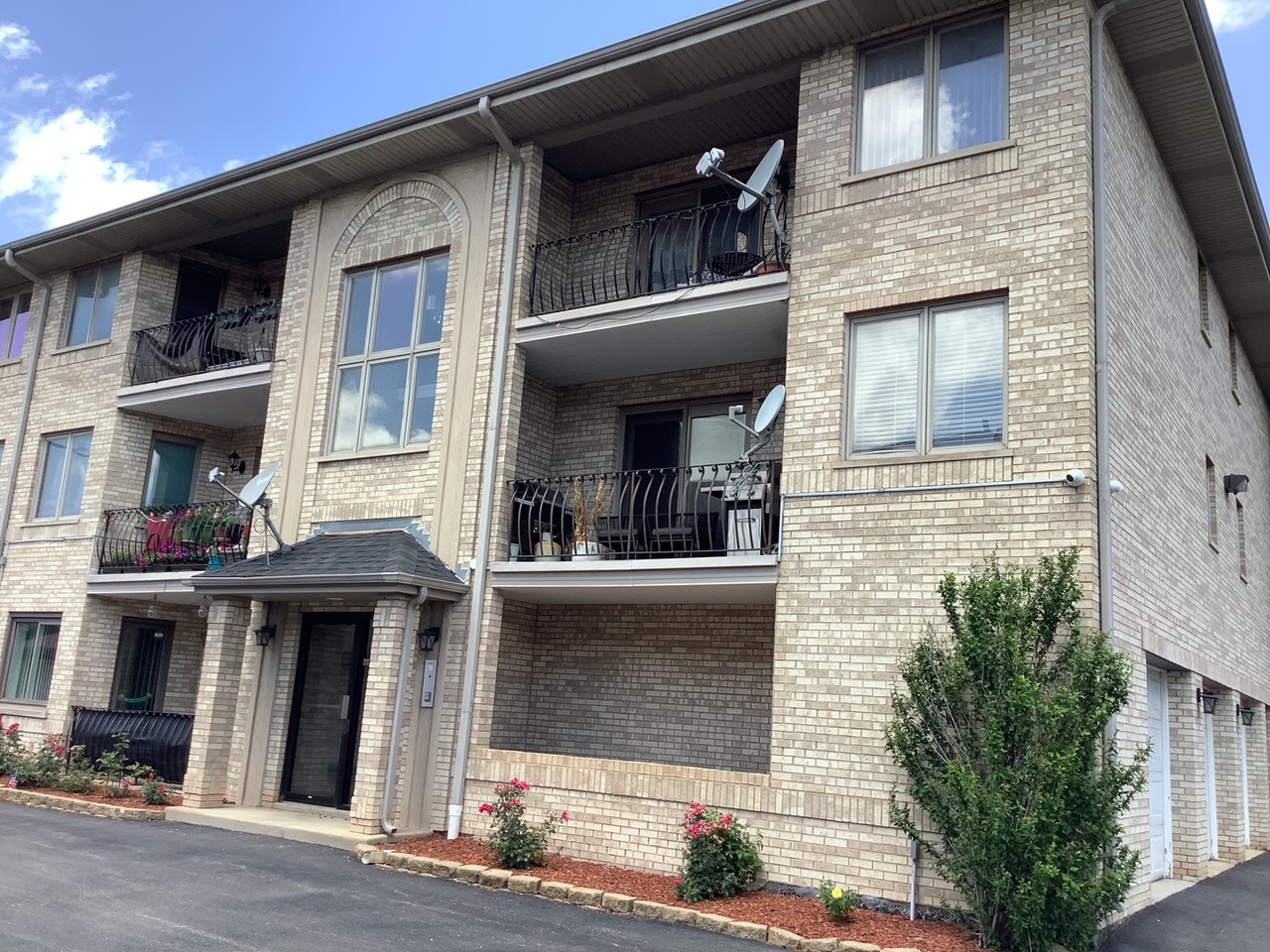 9211 S Roberts Rd Unit 3D, Hickory Hills, IL 60457 | For