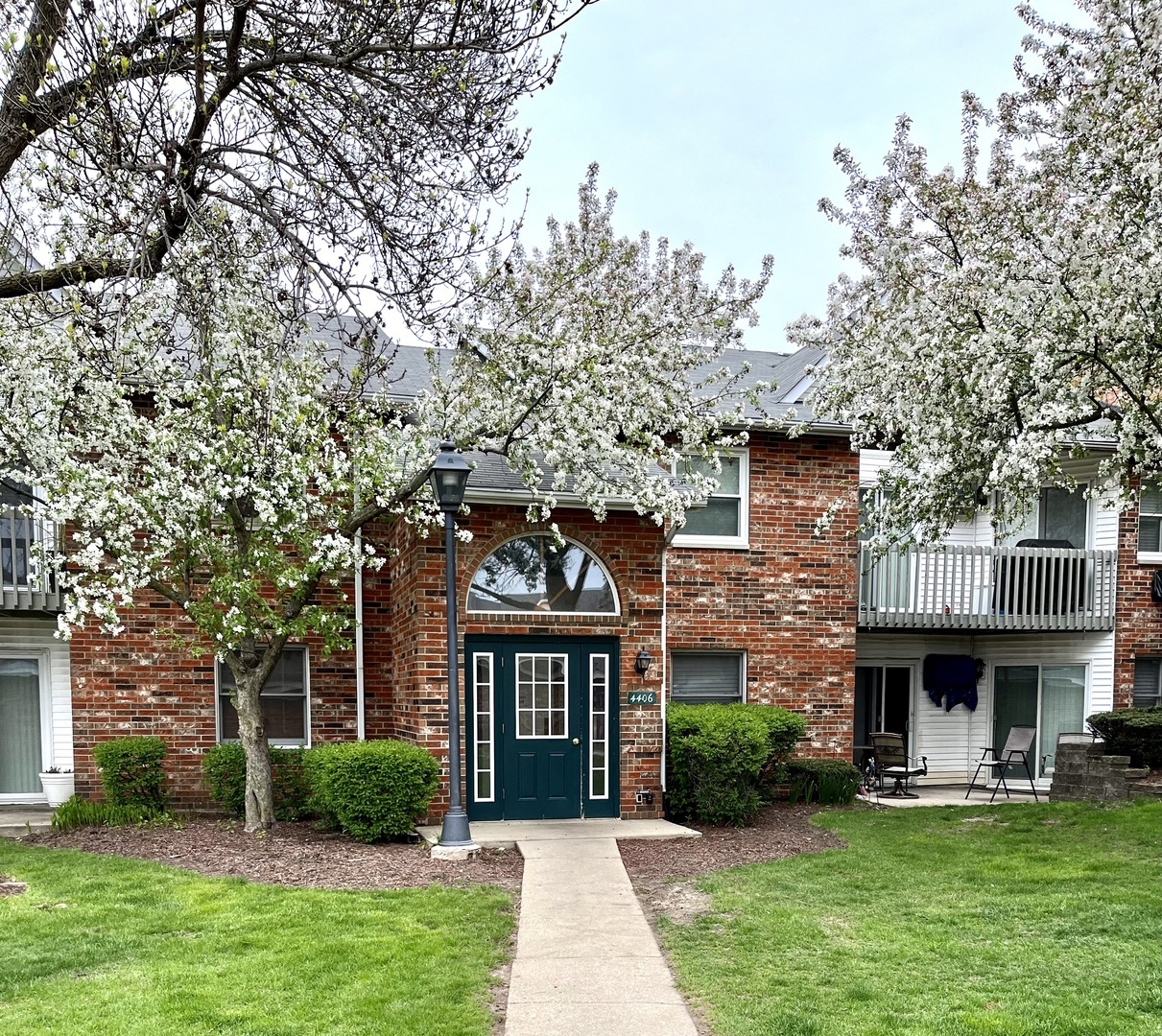 4406 W Shamrock Ln Unit 2C, McHenry, IL 60050 | MLS# 12036982 | Redfin