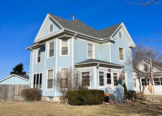 Property at 203 N Jefferson St, Flanagan, IL 61740, 3 beds, 2 baths