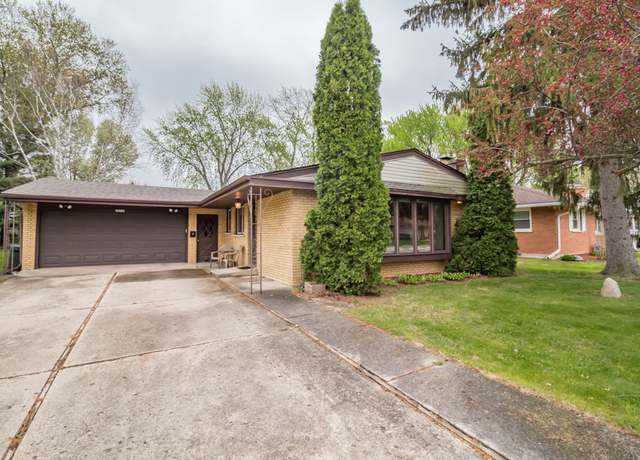 Property at 34721 N Iroquois Trl, Mchenry, IL 60051, 3 beds, 1.5 baths