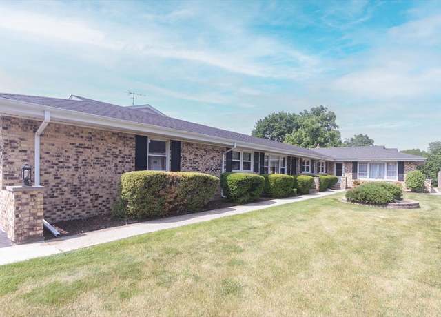 Property at 1402 S Linneman Rd S, Mount Prospect, IL 60056, 5 beds, 3 baths