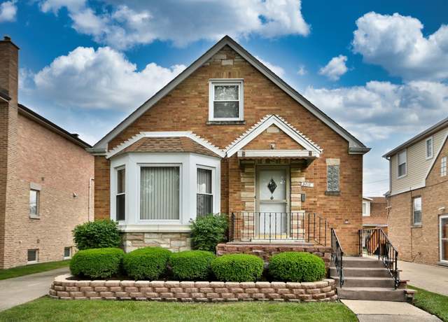 Property at 5010 N Merrimac Ave, Chicago, IL 60630, 3 beds, 2.5 baths