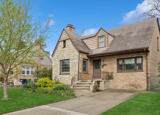 Property at 9317 S Spaulding Ave, Evergreen Park, IL 60805, 3 beds, 1.5 baths