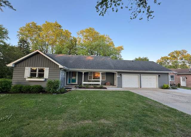 Property at 1223 Ridgeway Dr, Elgin, IL 60123, 5 beds, 3 baths