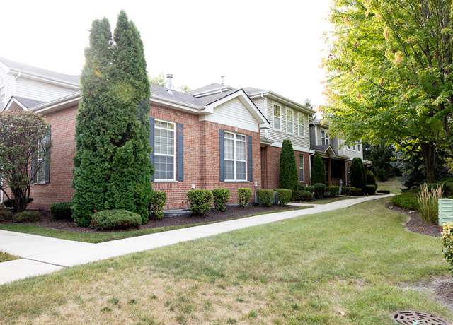 Property at 6589 Pine Lake Dr, Tinley Park, IL 60477, 2 beds, 2.5 baths