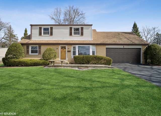 Property at 1 Mohawk Ct, Buffalo Grove, IL 60089, 5 beds, 2 baths
