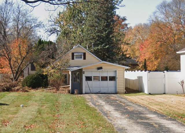 Property at 1138 Brown Ave, Galesburg, IL 61401, 2 beds, 1 bath