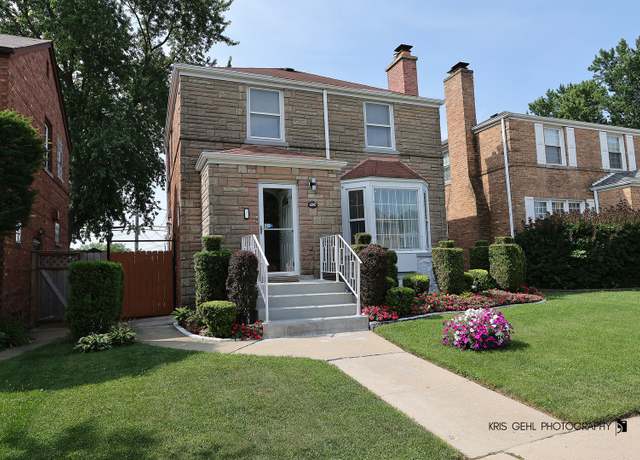 Property at 6847 W Foster Ave, Chicago, IL 60656, 3 beds, 2.5 baths