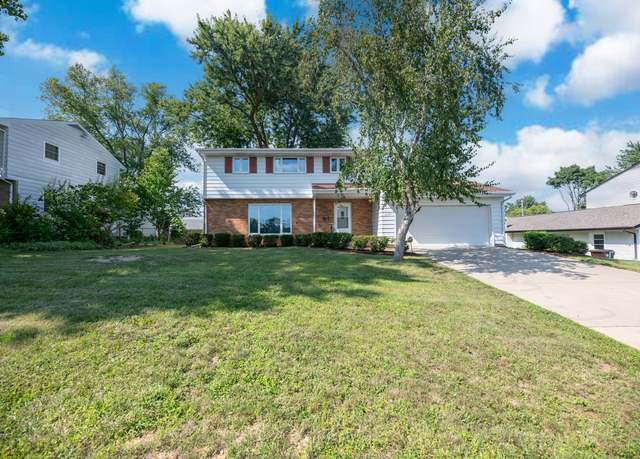 Property at 2301 W Wagner Ln, Peoria, IL 61615, 3 beds, 2.5 baths