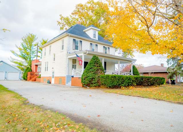 Property at 106 E Willow St, Fairbury, IL 61739, 3 beds, 2.5 baths