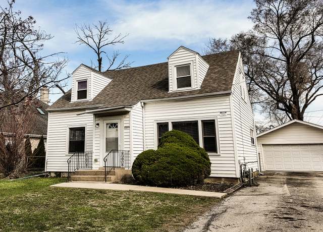 Property at 7220 W 73rd St, Bridgeview, IL 60455, 3 beds, 2.5 baths