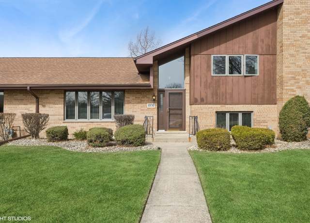 Property at 10710 Kentucky Ct #31, Orland Park, IL 60467, 3 beds, 2.5 baths