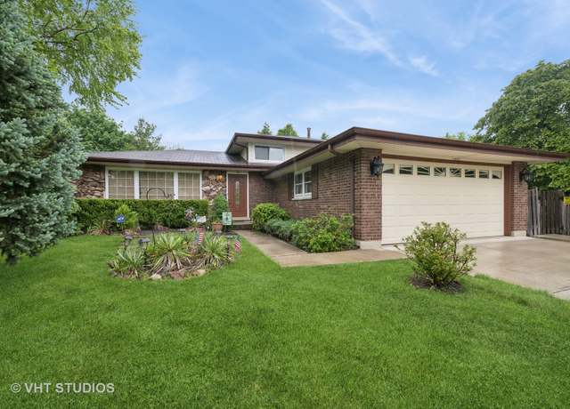 Property at 1825 W Spring Ridge Dr, Arlington Heights, IL 60004, 3 beds, 2 baths