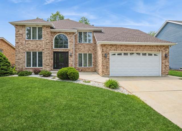 Property at 890 Woodcrest Ln, Lemont, IL 60439, 4 beds, 3.5 baths