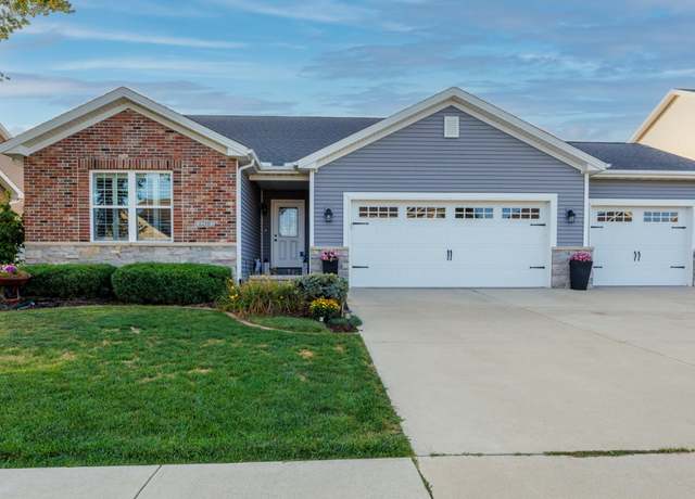 Property at 1210 Willow Creek Dr, Bloomington, IL 61705, 4 beds, 3 baths