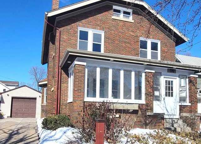 Property at 1310 5th Ave, Rockford, IL 61104, 4 beds, 1.5 baths