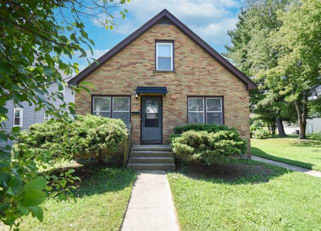 Property at 1807 16th St, North Chicago, IL 60064, 5 beds, 2 baths