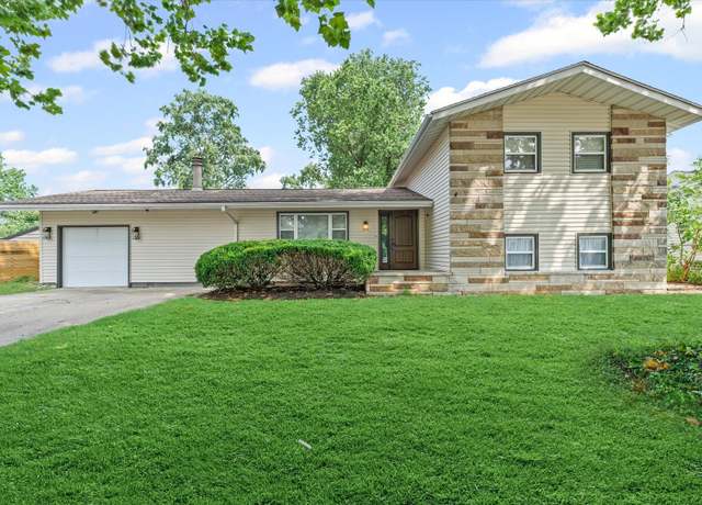 Property at 1906 Sangamon Dr, Champaign, IL 61821, 3 beds, 2 baths