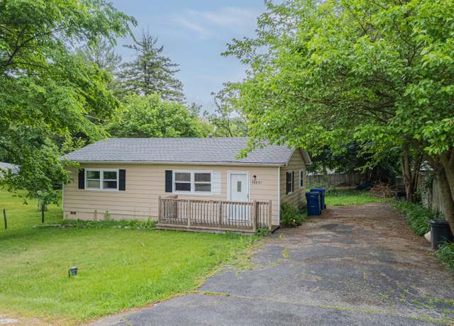 Property at 36855 N Elizabeth Dr, Lake Villa, IL 60046, 2 beds, 1 bath