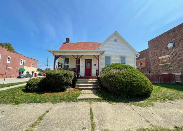Property at 303 6th St, Charleston, IL 61920, 3 beds, 2 baths