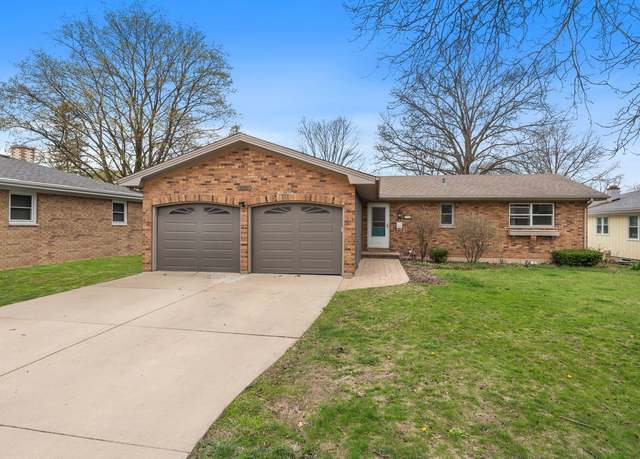 Property at 690 Carlton Dr, Elgin, IL 60120, 4 beds, 2.5 baths