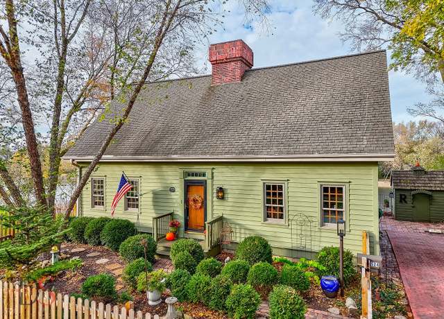 Property at 524 Chapel St, Ottawa, IL 61350, 3 beds, 2.5 baths