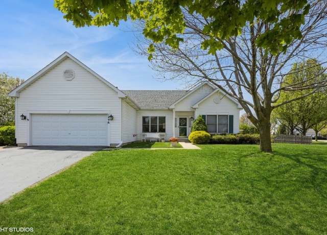 Property at 1496 Trailwood Dr, Crystal Lake, IL 60014, 4 beds, 3 baths