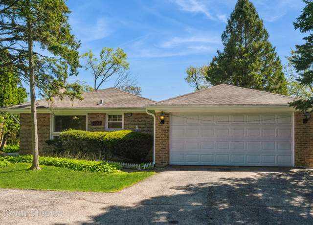 Property at 1727 Dundee Rd, Northbrook, IL 60062, 4 beds, 2 baths