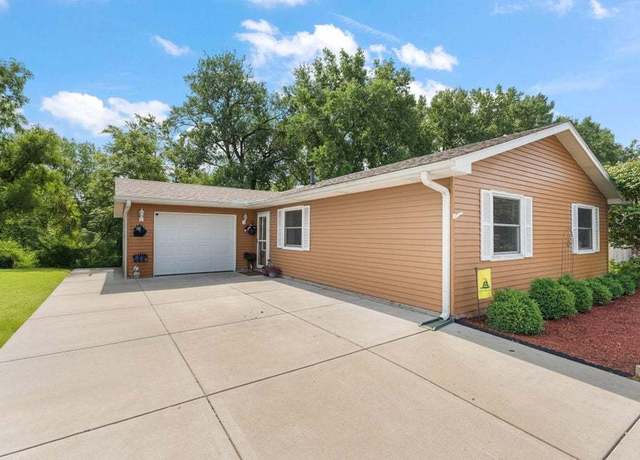 Property at 1431 Madison Ave, Dyer, IN 46311, 3 beds, 1 bath