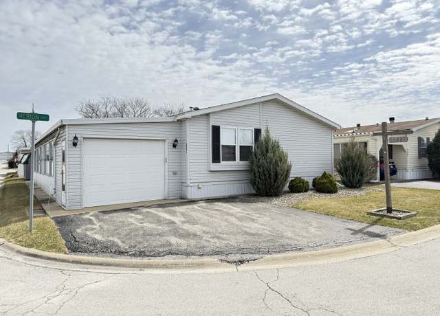 Property at 4941 La Quinta Dr, Monee, IL 60449, 3 beds, 2 baths