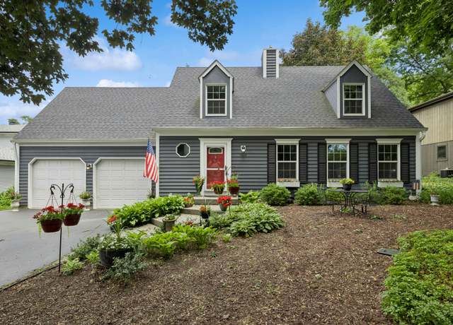 Property at 5618 Marietta Dr, Crystal Lake, IL 60014, 4 beds, 2.5 baths