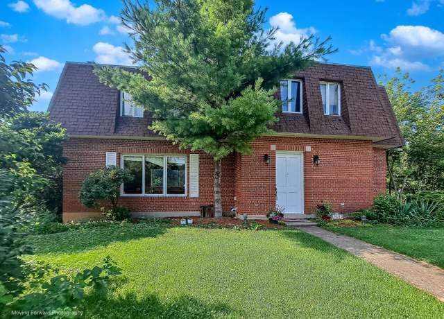 Property at 8428 Creekside Ln, Darien, IL 60561, 3 beds, 3.5 baths