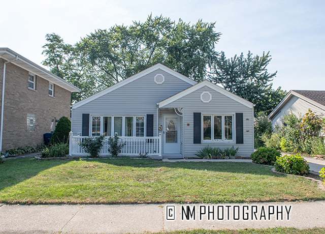 Property at 9828 Warren Ave, Oak Lawn, IL 60453, 3 beds, 2 baths