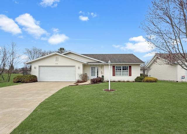 Property at 720 S Park Crest Dr, Freeport, IL 61032, 2 beds, 2 baths